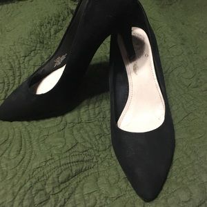 Vince Camuto suede pointed toe pump